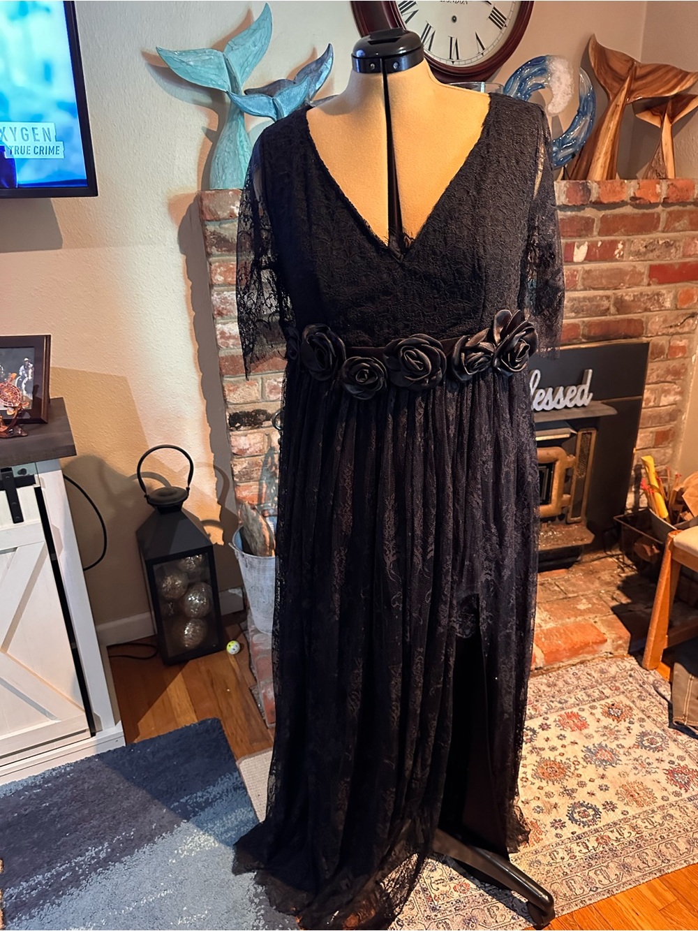 Elegant Black Lace V-Neck Dress with Floral Waist